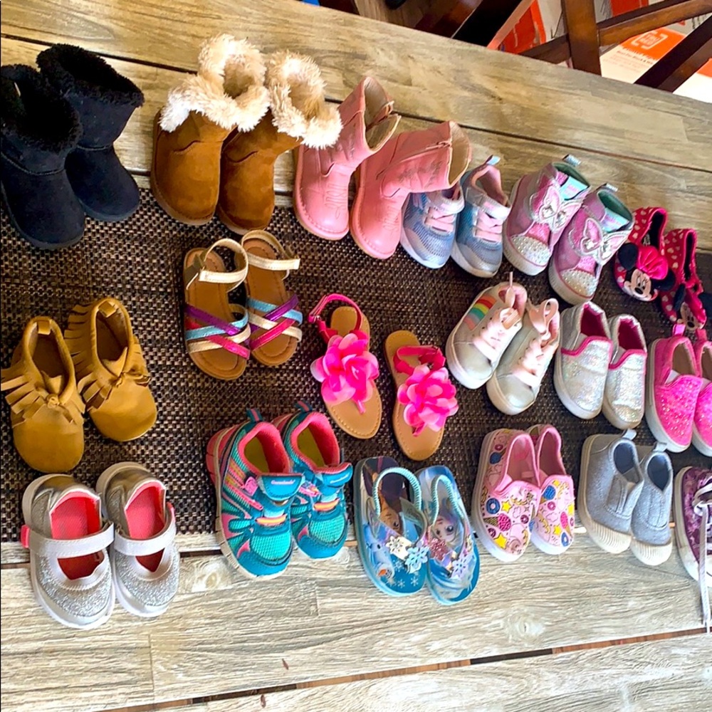 Baby girl shoe lot size 3-5- 22 pairs !!!